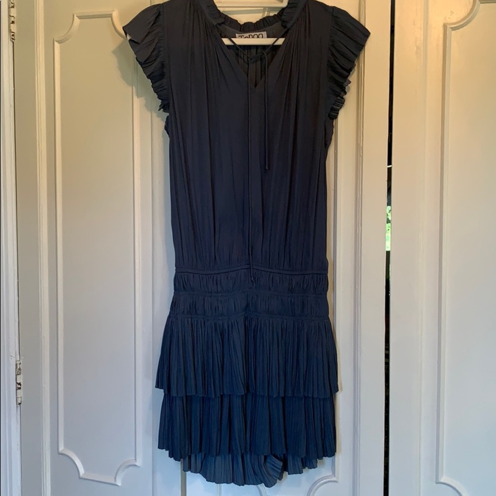 Taroo flutter sleeve dress. Tiered skirt XS. Cute!